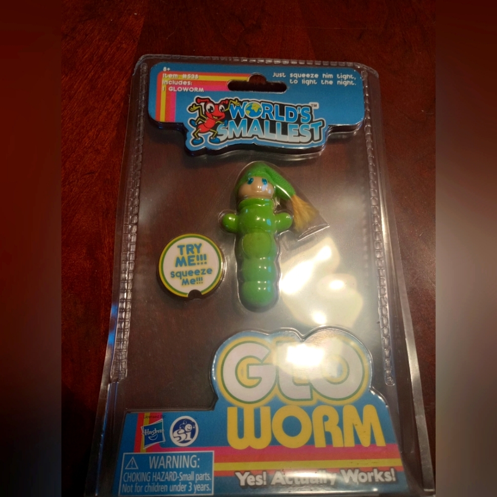 NEW World's Smallest GLO WORM 2017 Hasbro Edition #538 Green Classic Toy Squeeze